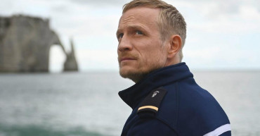 624803-albatros-de-xavier-beauvois-avec-jeremie-renier-l-affiche